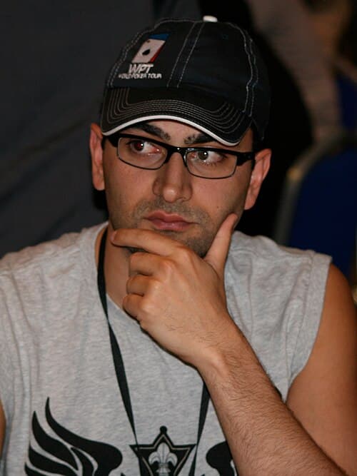 Antonio Esfandiari のポートレート
